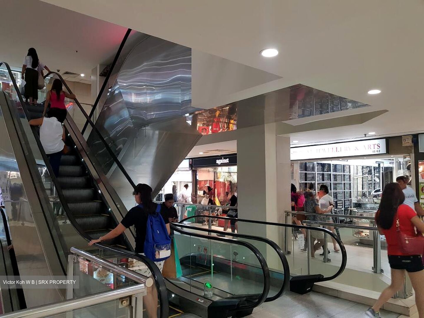 Lucky Plaza (D9), Retail #504182781